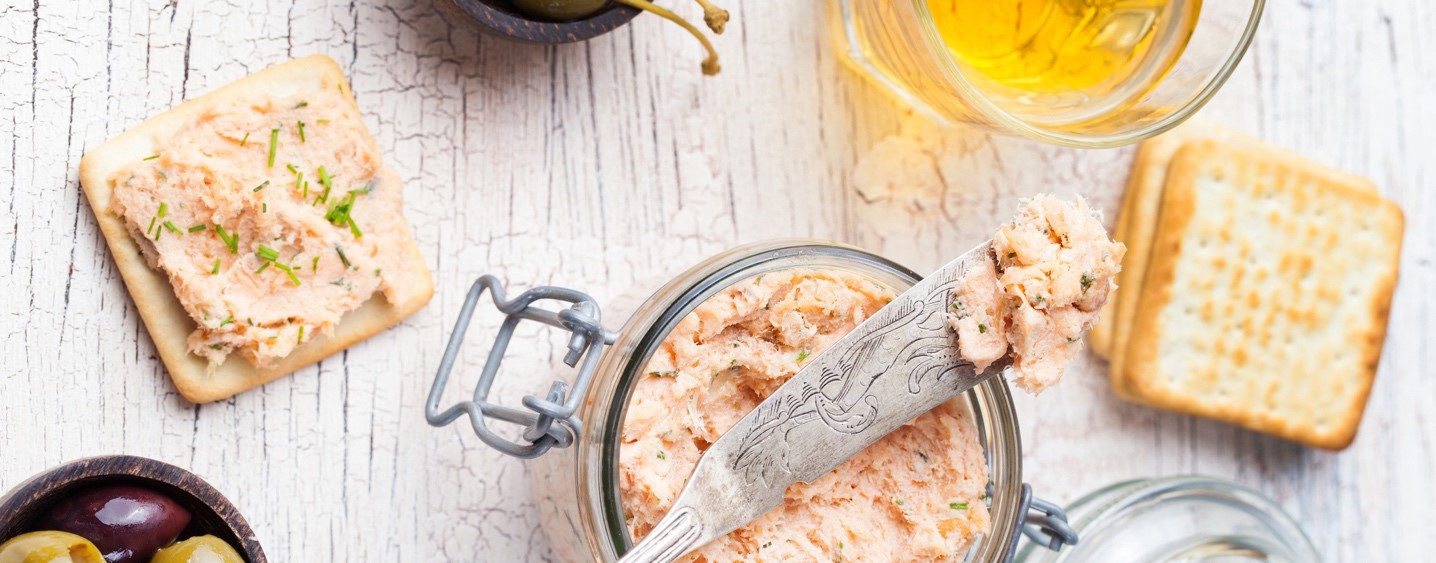 Des toasts de rillettes avec des crackers