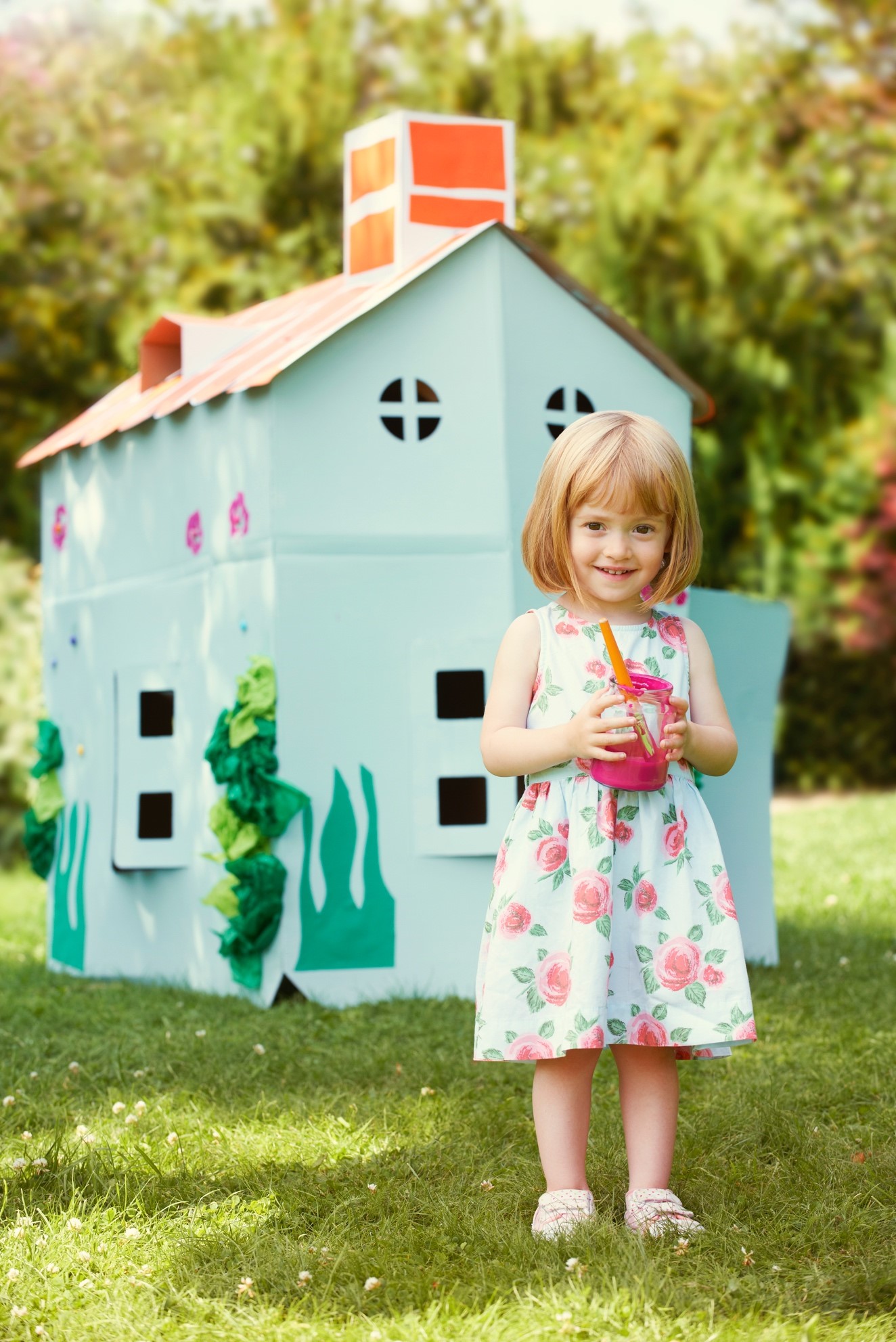 Une grande cabane en carton avec les nouvelles barres Petit Ecolier de LU® 