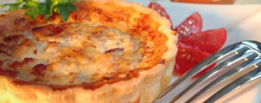 Une recette de quiche pratique et savoureuse avec la moutarde Mi-Forte Amora® 