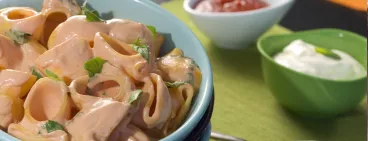 Pâte à la crème fraîche, au ketchup et au basilic avec Amora ®