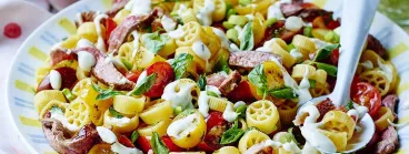 Salade de pâtes à l'orientale avec Amora® sauce Kebab