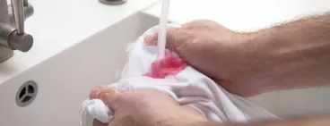 nettoyer tache de sang vêtement