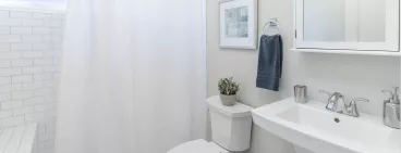 Comment nettoyer sa résidence d’été ou location saisonnière ? Maison propre salle de bain ménage