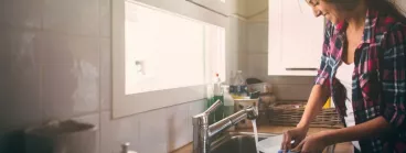 5 astuces pour laver la vaisselle à la main et obtenir le meilleur résultat astuces laver vaisselle à la main meilleur résultat