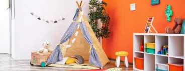 Chambre d’enfant bien rangée et organisée