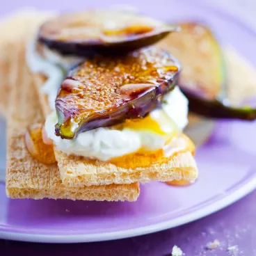 Tartines aux figues rôties et sirop d'érable avec Cracotte®