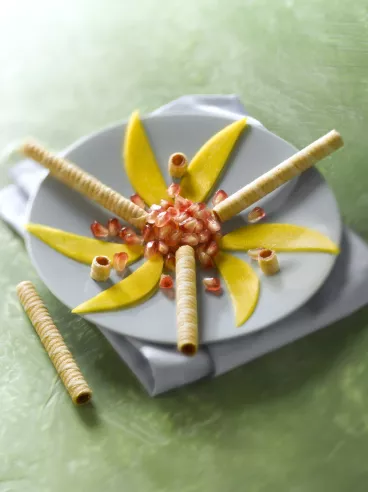 Salade de grenade, mangue et flûtes Paille d’Or®
