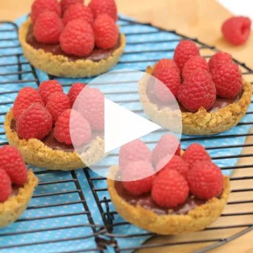 Tartelettes chocolat-framboises et Véritable Petit Beurre LU®