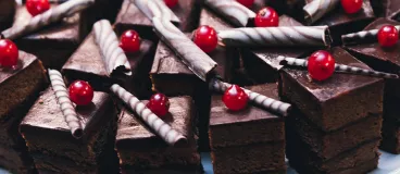 Revisitez les gâteaux au chocolat classiques ! Une forêt noire en parts indivivuelles