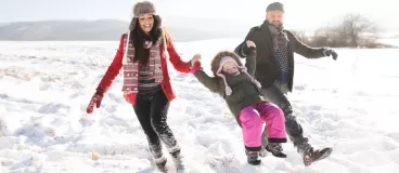 Des jeux pour s’amuser avec de la neige en famille