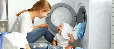 Une dose de lessive adaptée pour prendre soin de son linge avec OMO®, Skip® et Persil®