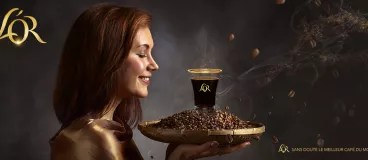 Dans ma tasse de café : la saveur en question Une femme déguste un bon café L’Or®