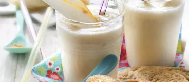 Smoothie à la poire, bouchées croquantes de belVita® Crookie Noisette