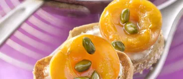 Abricots rôtis sur un lit de lait d'amande