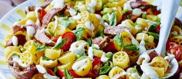 Salade de pâtes à l'orientale avec Amora® sauce Kebab