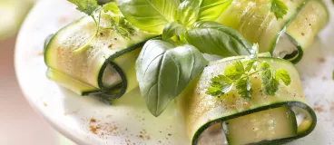 Petits carrés de courgette farcis à la ricotta et aux poivrons