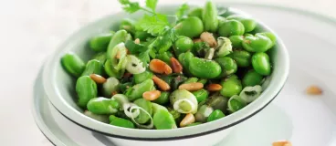 Fèves en salade et vinaigrette au gingembre