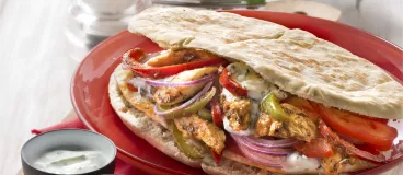 Assiettes ultra complète: kebab de poulet & petits poivrons