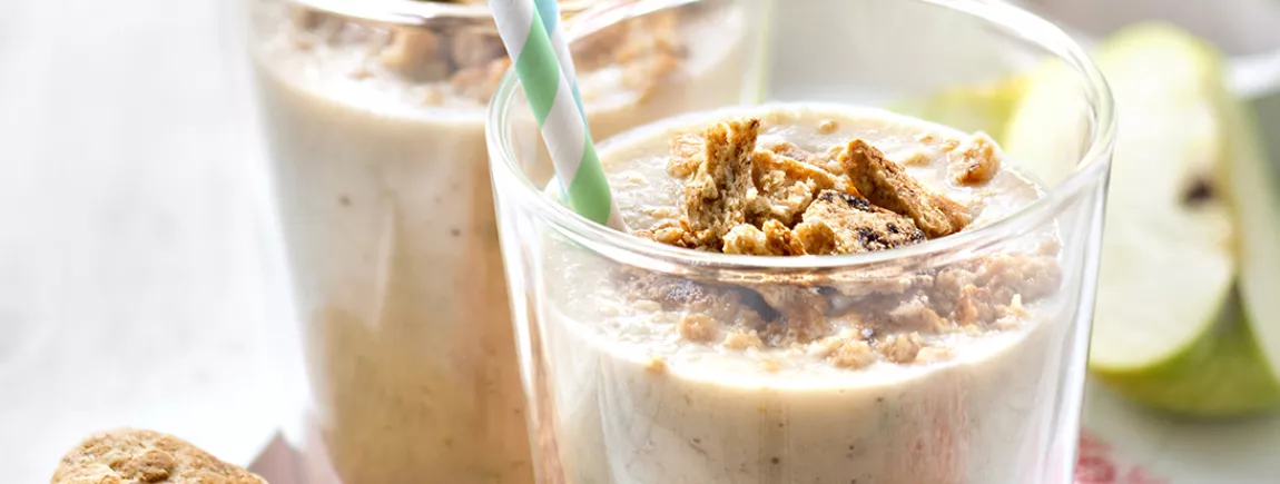Délicieux smoothie pomme-banane et son biscuit Crookie belVita ® SMOOTHIE BANANE ET POMME AVEC BELVITA ®