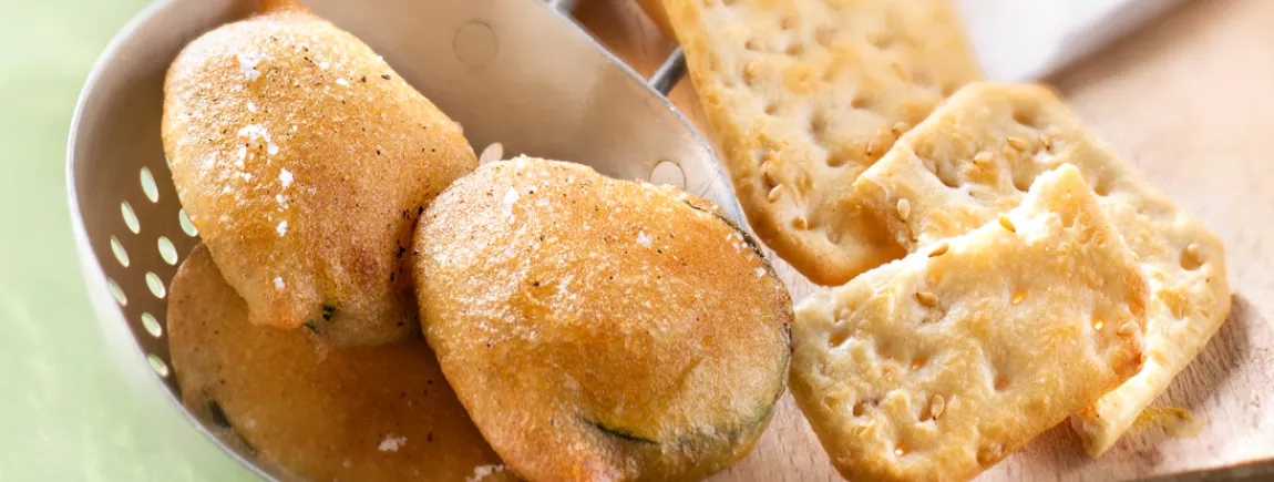 Crousti-fondants de courgettes aux TUC ® Sésame Beignets de courgettes aux TUC® Sésame