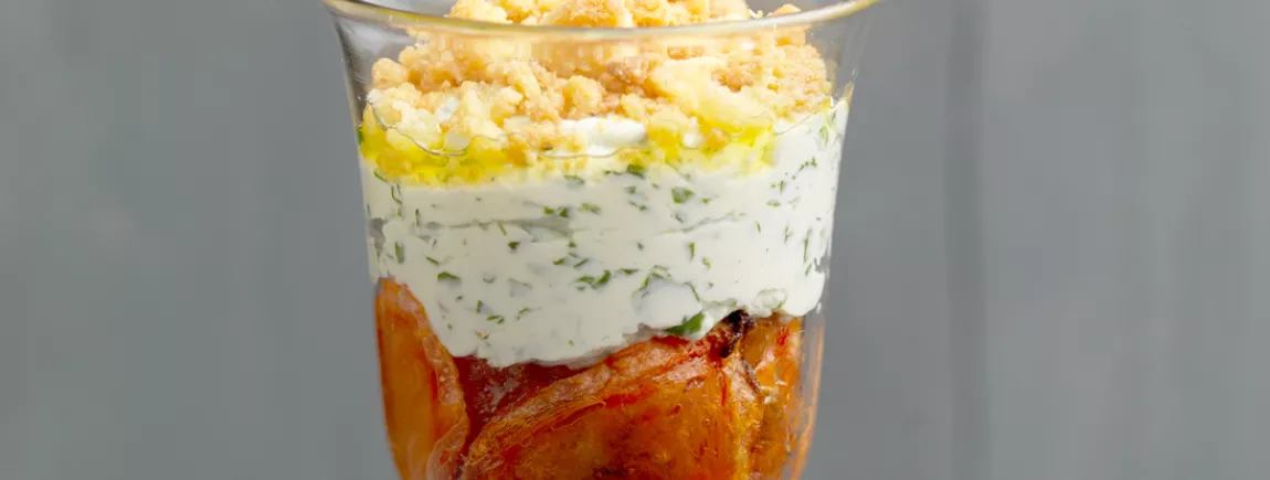 Verrines de crumble aux tomates séchées et biscuits TUC® Verrine de crumble aux tomates séchées et TUC®