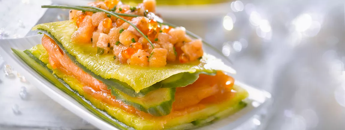 Millefeuille de duo de saumon, ananas et concombre Millefeuille de duo de saumon, ananas et concombre