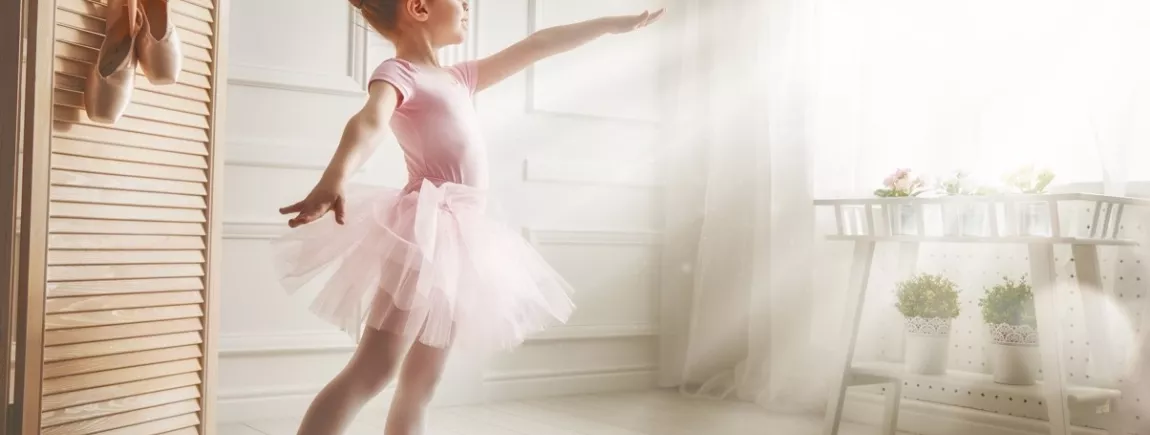 Activités extra-scolaires : faites le bon choix ! Une petite fille fait de la danse