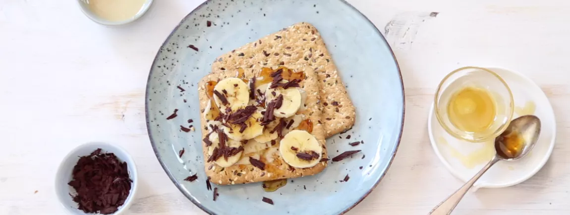 La recette gourmande d’Annelyse avec les crackers Heudebert® Multi Graines La recette facile de tartine gourmande pour le petit déjeuner imaginée par Annelyse avec Heudebert crackers Multi graines