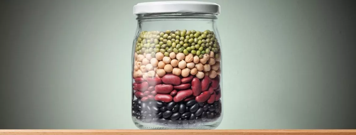 Le panier du mois d’Annelyse : les légumes secs ! Un bocal contenant des légumes secs