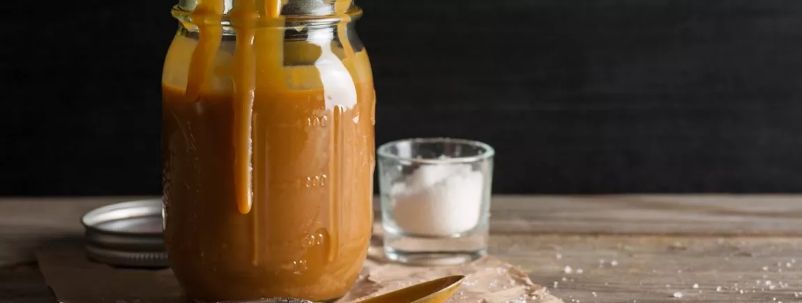 Tout pour maîtriser le caramel Un pot de caramel liquide