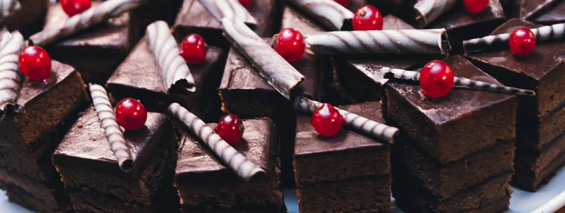 Revisitez les gâteaux au chocolat classiques ! Une forêt noire en parts indivivuelles
