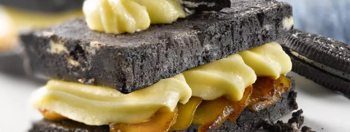 Mille-feuille d’Oreo® aux pommes caramélisées et à la crème pâtissière