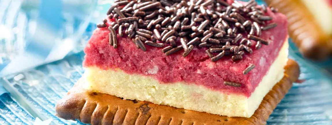 Tartines glacées vanille fraise aux Petit LU® pépites de chocolat