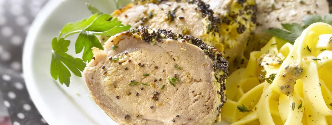 Filet mignon en croûte de Moutarde de Dijon Fine et Forte Amora ® et graines de pavot