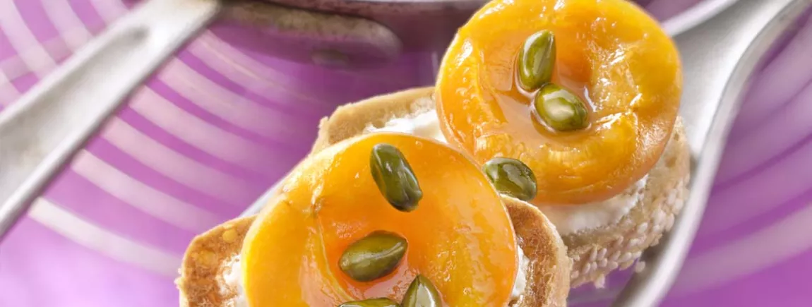Abricots rôtis sur un lit de lait d'amande