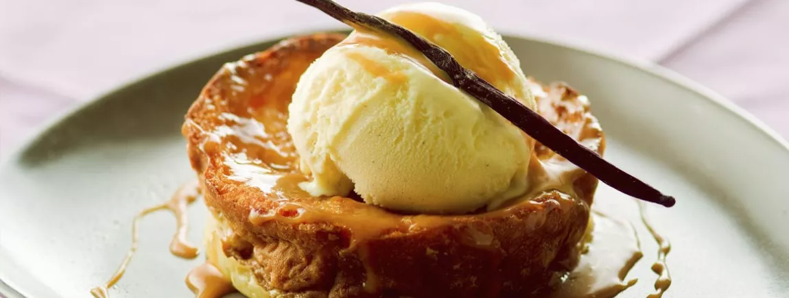 Brioche façon pain perdu, crème glacée Carte d’Or ® vanille et sauce caramel Brioche façon pain perdu, crème glacée Carte d’Or ® vanille et sauce caramel