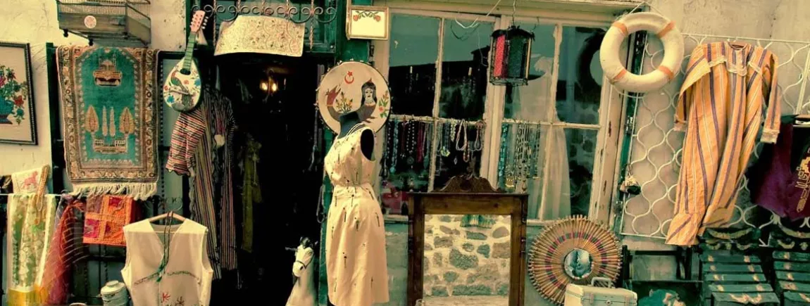 Un chineur sachant chiner… La devanture d’une brocante