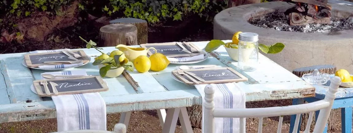 DIY d’été : 5 idées déco bohème et chic pour un dîner d’été Une table à la décoration DIY bohème chic pour l’été