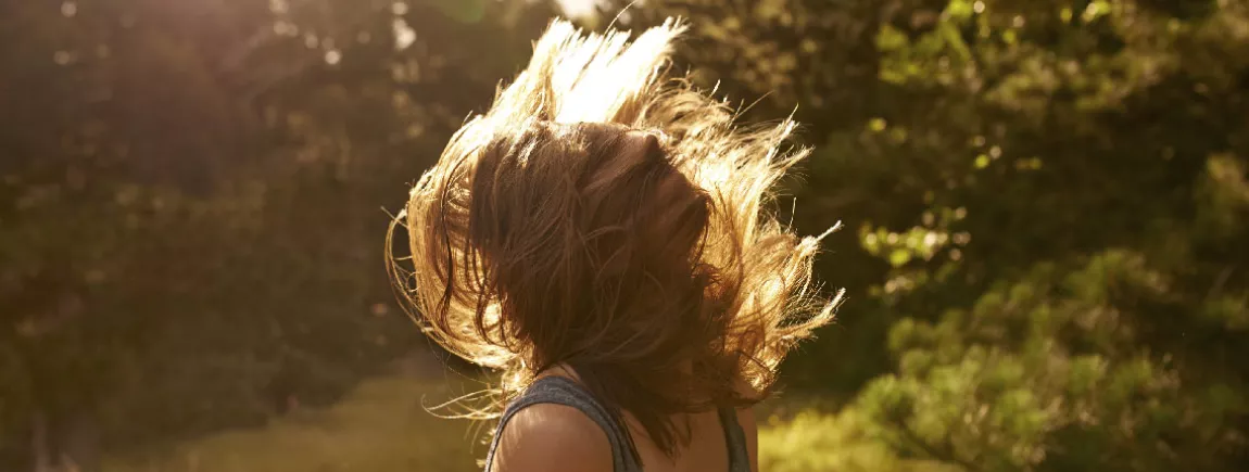 Cheveux au top : l’essentiel est dans le naturel ! Comment prendre soin de ses cheveux naturellement