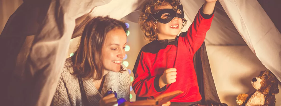 Le goût de la lecture, un jeu d'enfants Une maman fait la lecture à son enfant