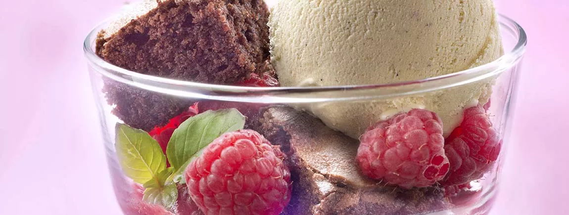 Gâteau au chocolat et coulis de fruits rouges avec Carte d’Or® Gâteau au chocolat et coulis de fruits rouges avec Carte d’Or®