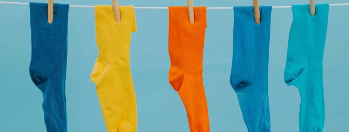 Linge couleurs machine à laver lessive chaussettes