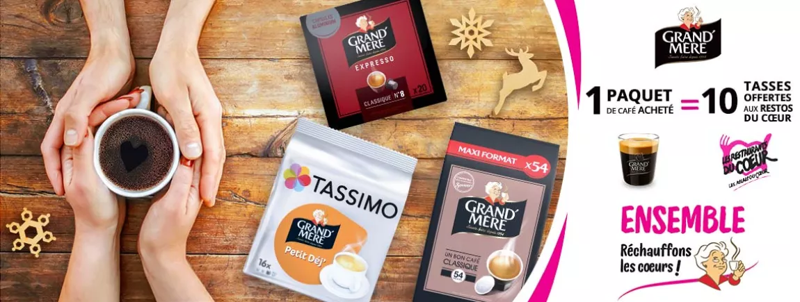 Avec Grand’Mère et les Restos du Cœur c’est si simple d’offrir du réconfort Une tasse de café sur la table