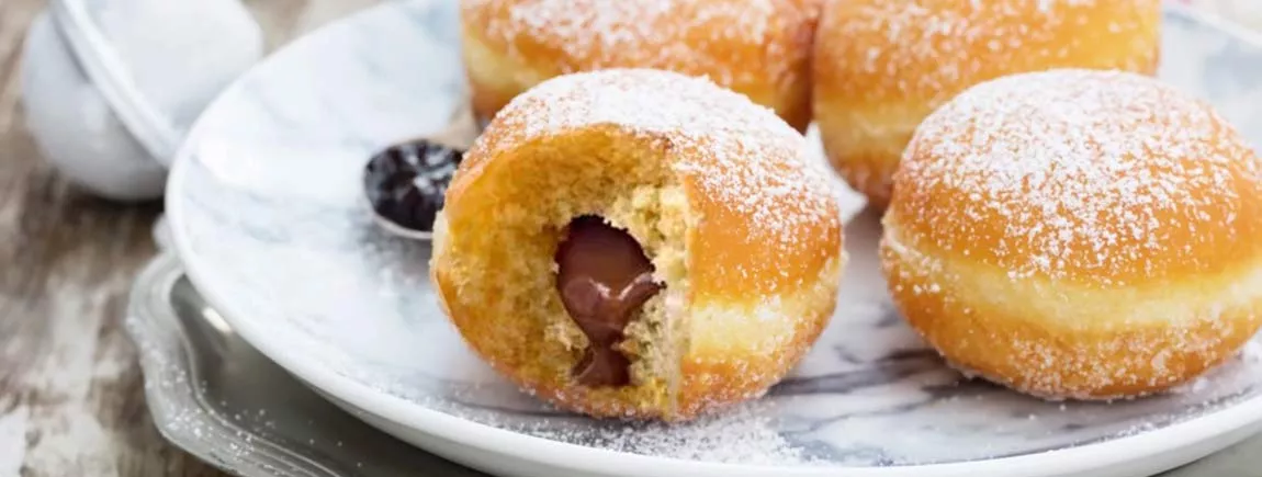 Beignets de carnaval avec Patamilka Des beignets au chocolat fourré avec Patamilka