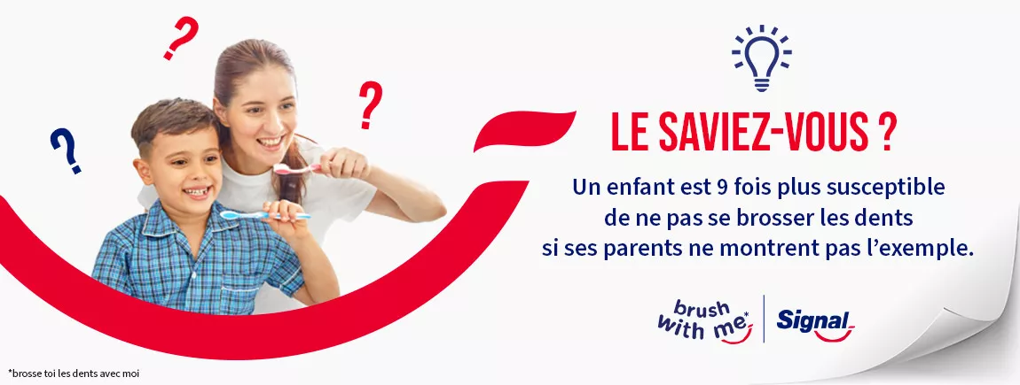 Une bonne hygiène bucco-dentaire pour toute la famille avec Signal® ! Une mère et son fils se brossent les dents avec Signal