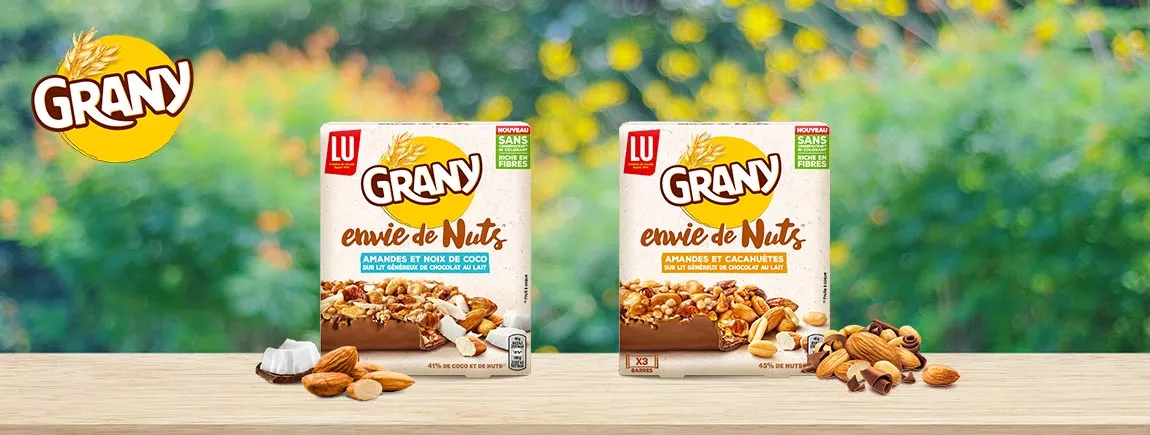 Grany Envie de Nuts, la barre à part Deux paquets Grany Envie de Nuts sur une table
