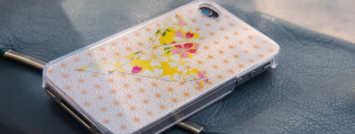 3 DIY pour personnaliser une coque de téléphone Une coque de téléphone customisée