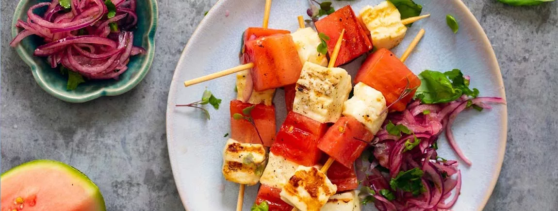 Des brochettes halloumi-pastèque Des brochettes halloumi-pastèque