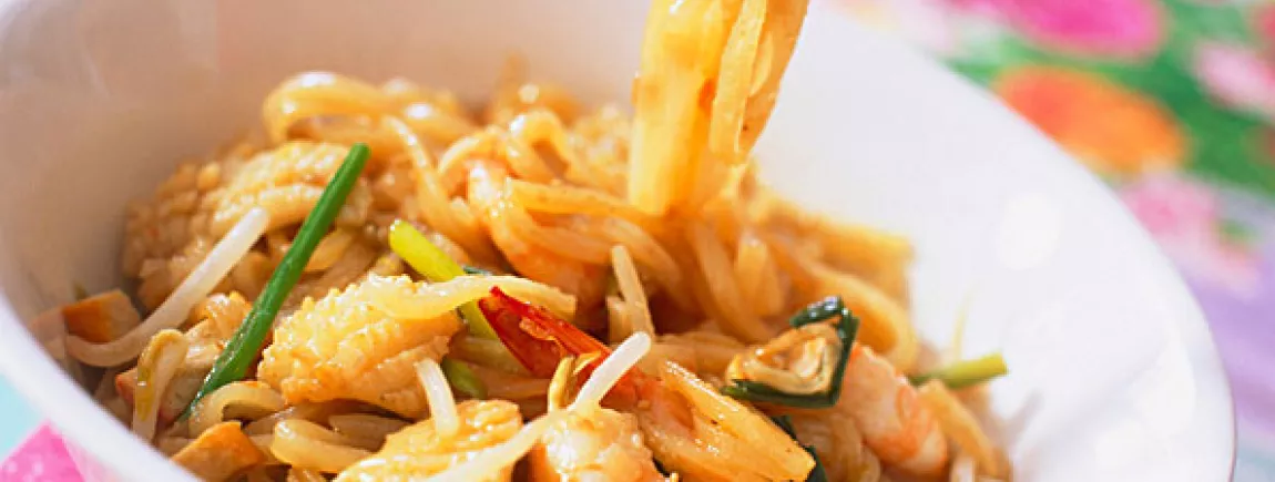Nouilles sautées aux crevettes d’inspiration chinoise Nouilles chinoises sautées aux crevettes