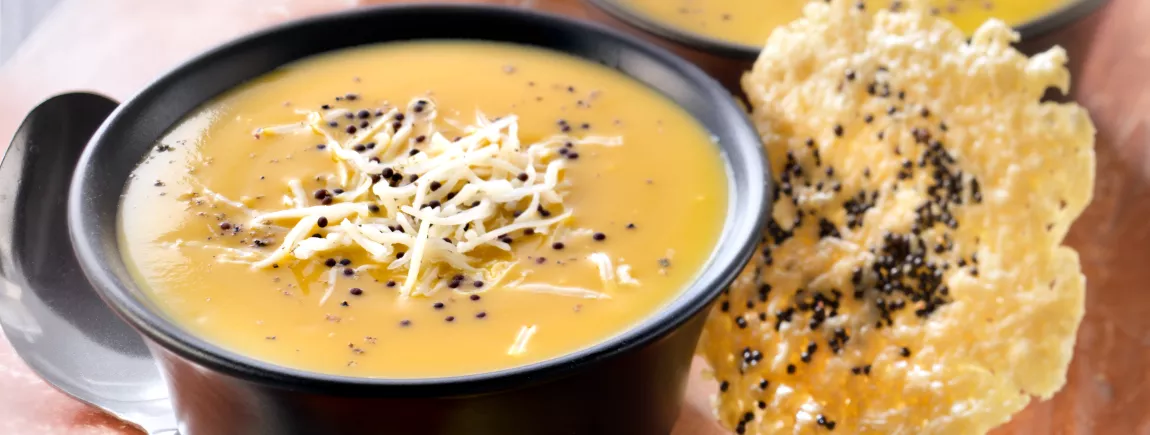 Velouté de potimarron à la moutarde et ses croquants à l'emmental Velouté de potimarron à la moutarde et croquants à l'emmental avec Amora ®